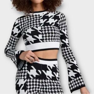 Year of Ours Bell Sleeve Crop Sweater in Black and White Houndstooth Size S